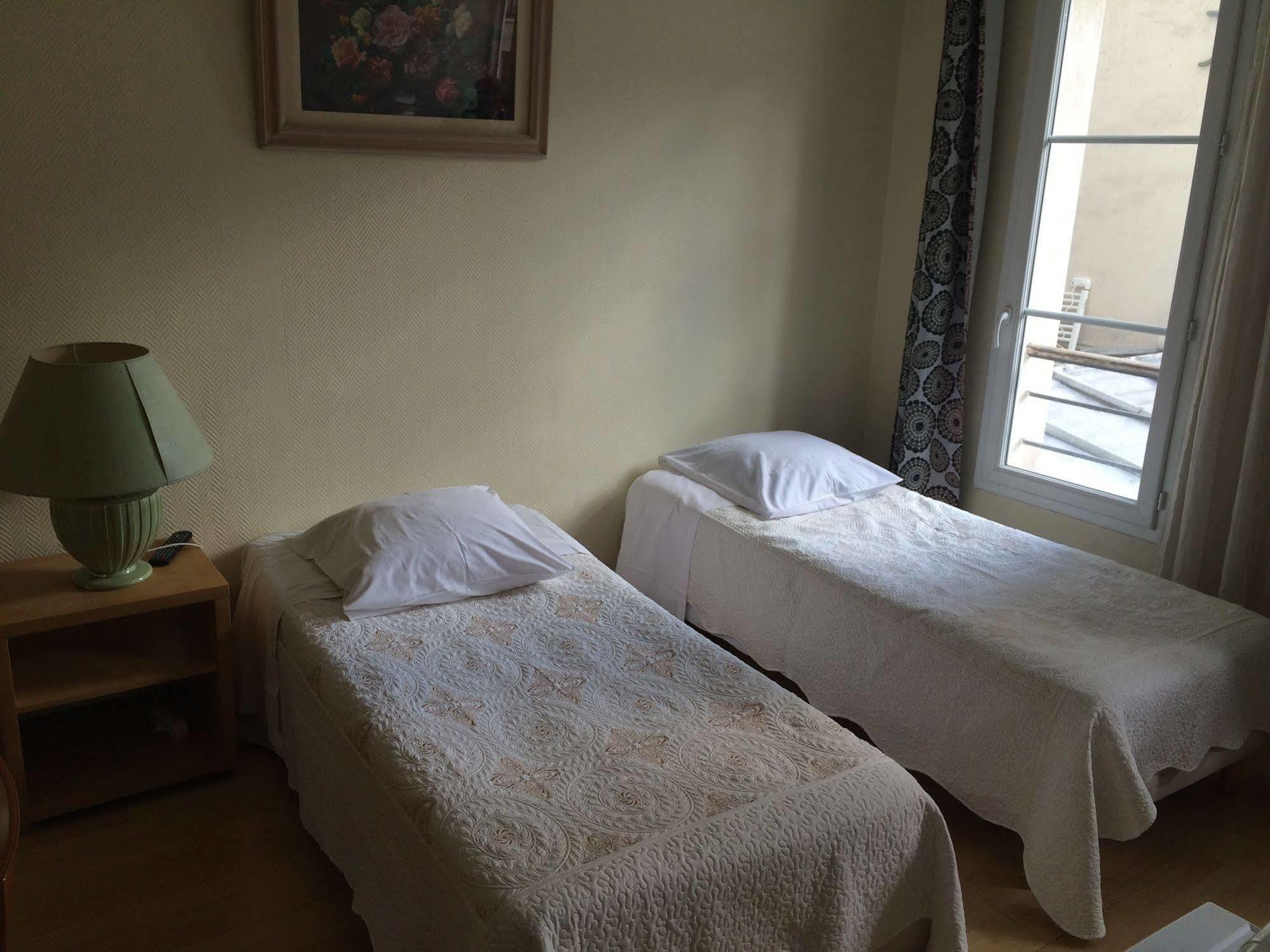 Au Royal Mad Hotel Paris Luaran gambar